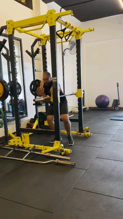 This is what you need if you want to improve your Hip and knee mobility. Do 50 of these and you'll be on 🔥 #hipmobility #hip #knee