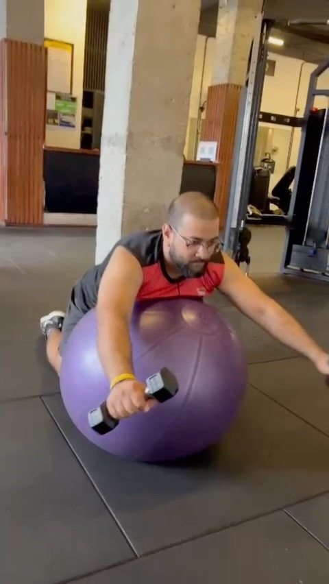 Take some light dumbbells and go give your upper back some love. This slow corrective exercise for your upper back and shoulders is greatly going to help rounded shoulders or hunchbacks. Slow steady reps of about 20 int…