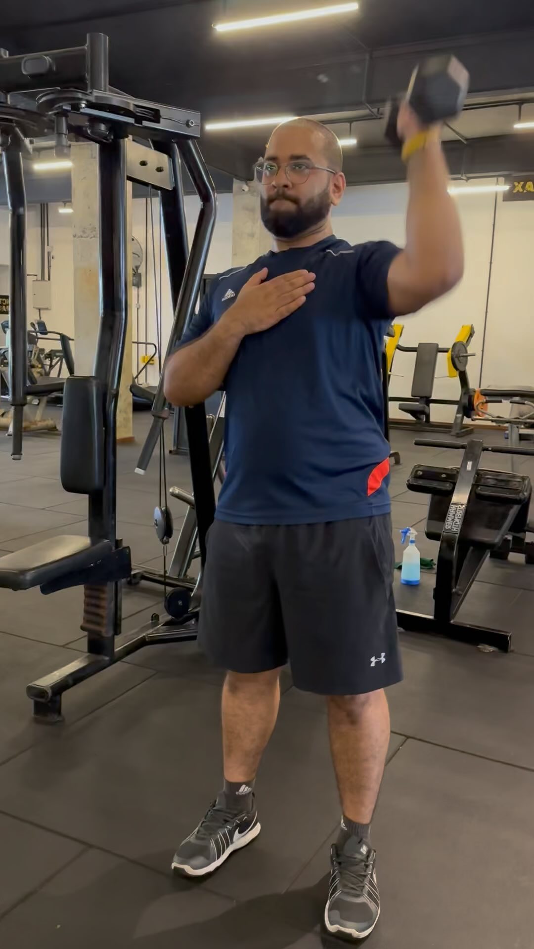 Improve your shoulder range and help your shoulders. Make them stronger by doing this simple move. Your posture will thank you..#shoulders #posture #shoulderworkout #back