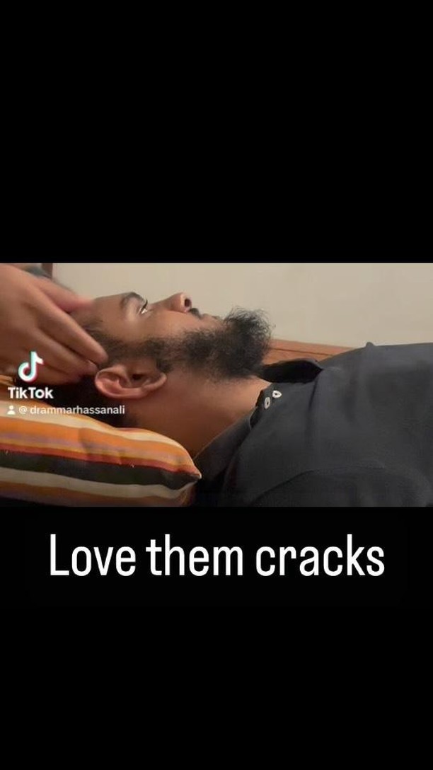 Get that head popped like a chicken neck.. #cracks #chiro #neck #neckpain #physio #osteo #love
